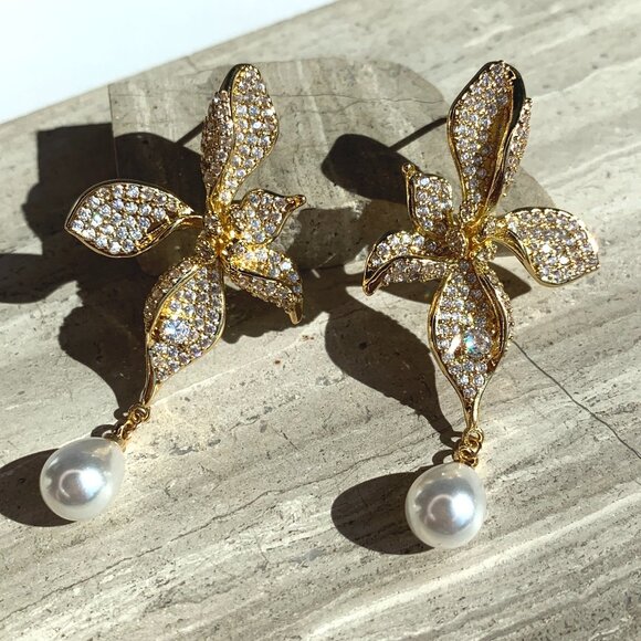 NEW ~ Anthropologie Shashi Pave Crystal Flower & Pearl Dangle Earrings - Picture 5 of 10